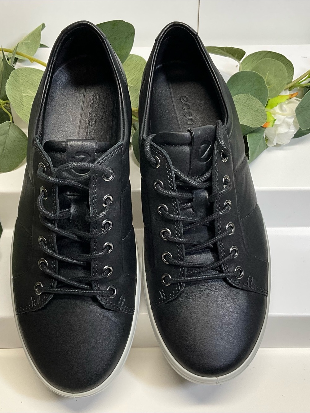 Ecco Men's Black Leather Low-Top Sneakers with White Sole